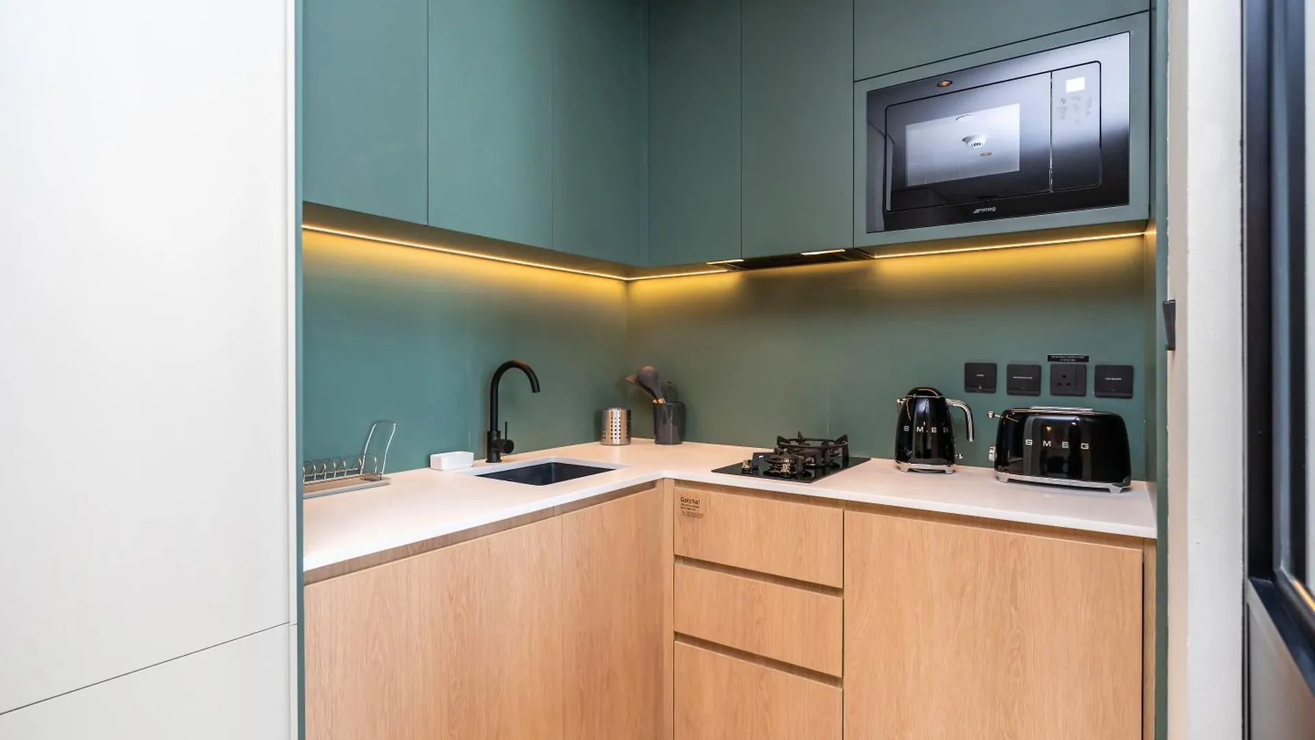 Fam Living - Upside Living - Wfh Friendly-Business Bay Apartment Dubai
