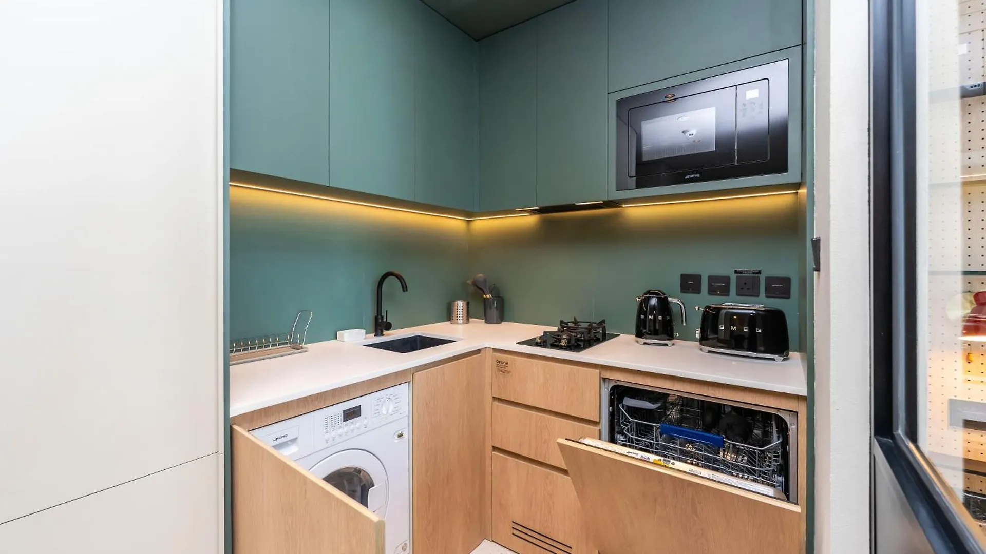 Fam Living - Upside Living - Wfh Friendly-Business Bay Apartment Dubai