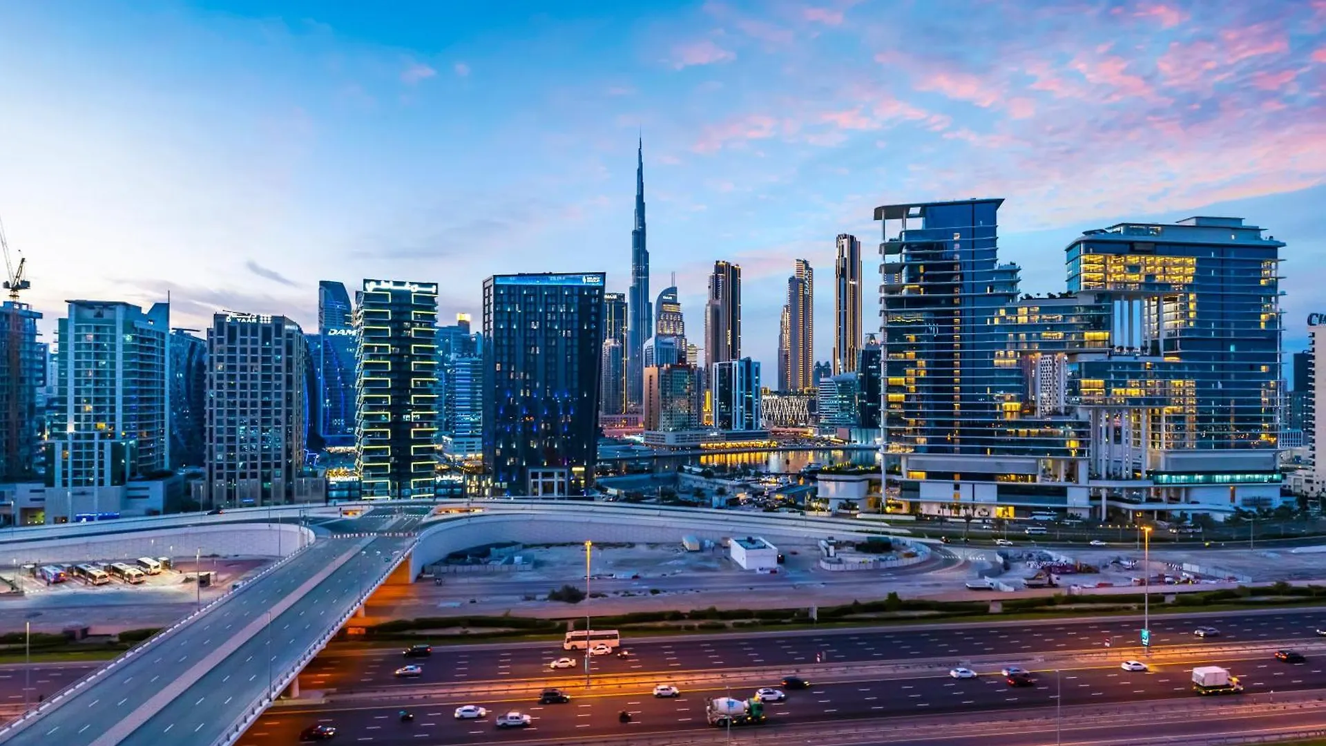 Fam Living - Upside Living - Wfh Friendly-Business Bay Apartment Dubai