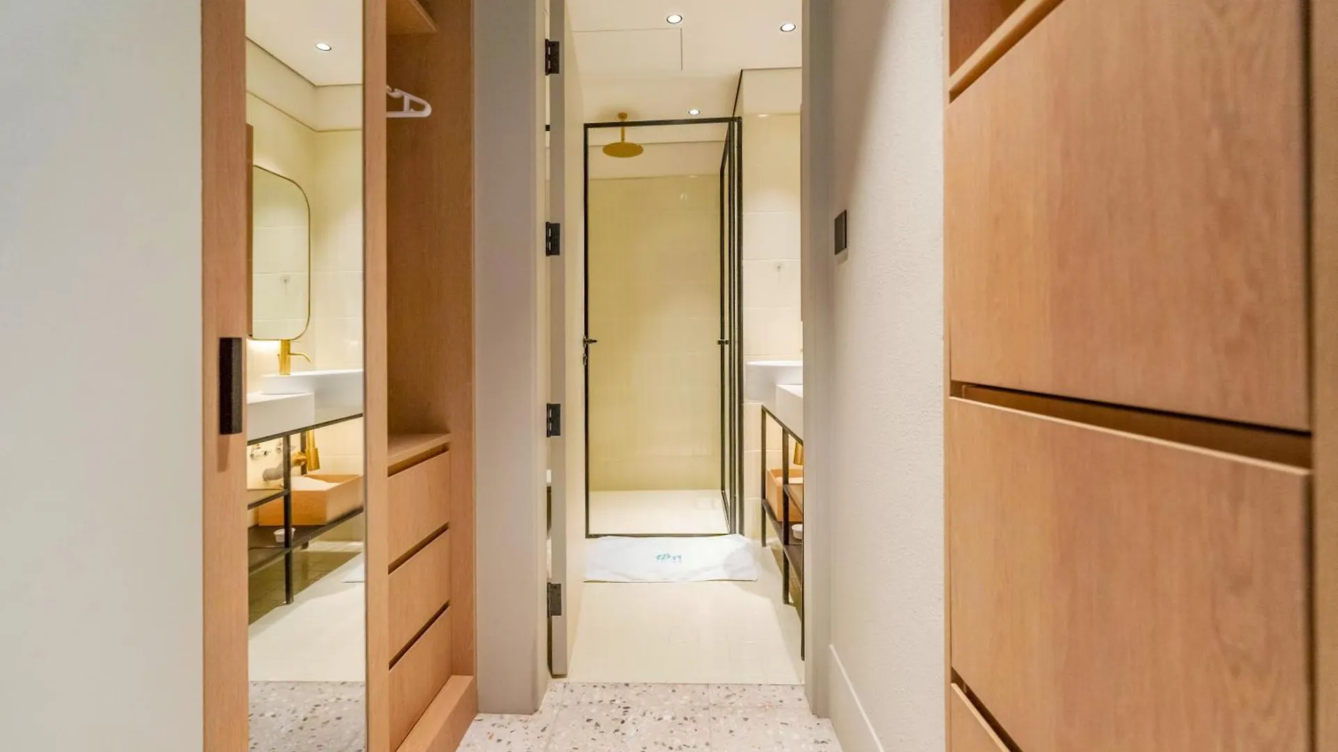 Fam Living - Upside Living - Wfh Friendly-Business Bay Apartment Dubai United Arab Emirates