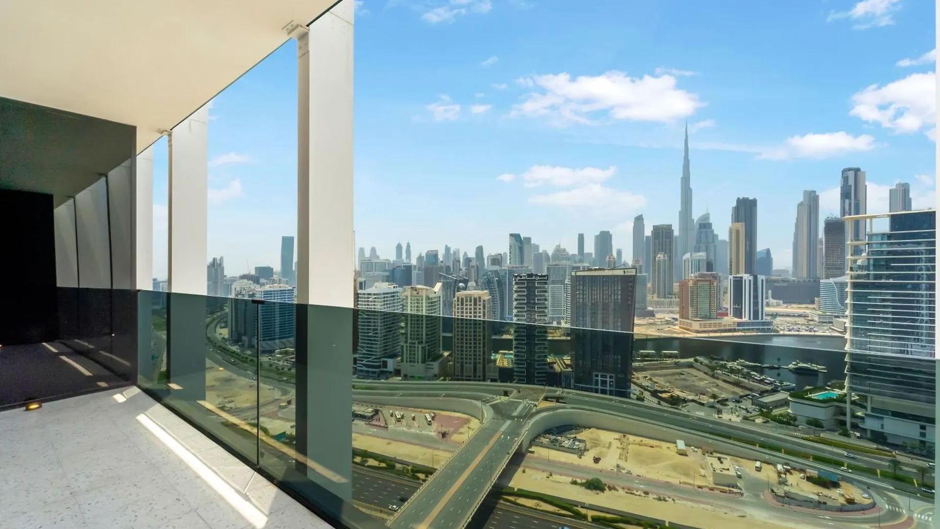 Fam Living - Upside Living - Wfh Friendly-Business Bay Apartment Dubai
